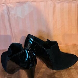 Antonio Melani Black BOOTIE Suede heels 6.5 Stevie Nicks witchy edgy dark vibe